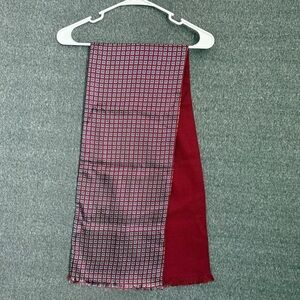 Stylish Men's Red and Blue Patterned Scarf